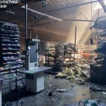 Une attaque de drone russe touche un supermarché dans la région de Kyiv, blessant une femme