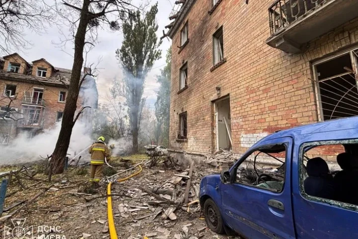 Une attaque de drones à Kyiv fait six blessés alors que la Russie intensifie ses frappes