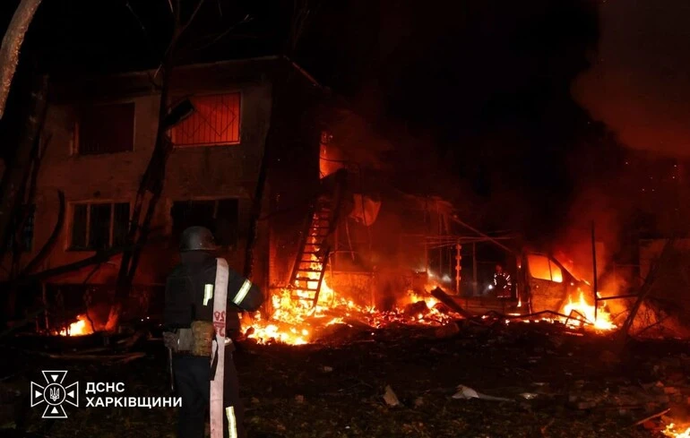 Une attaque de missile russe touche le secteur industriel de Kharkiv, faisant un mort et six blessés