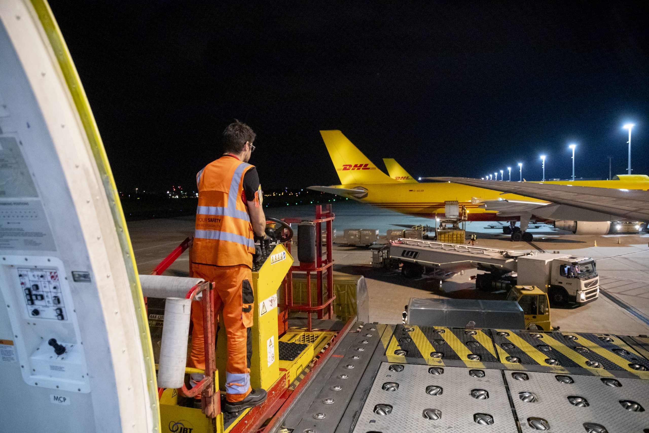 Une étude met en garde contre l'impact des restrictions de vols de nuit à l'aéroport de Bruxelles sur des secteurs clés.