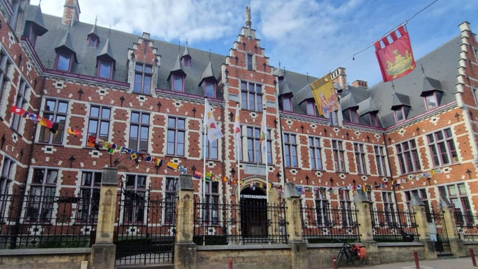 Une exposition à Grammont met en avant la collaboration entre artistes flamands et wallons