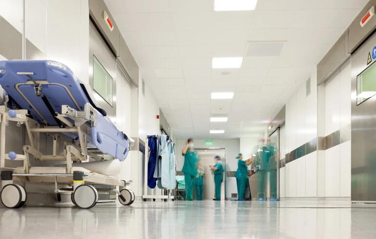 Une frappe de drone russe touche un hôpital à Kharkiv, quatre blessés signalés