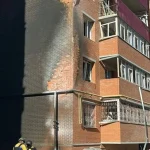 Une frappe de drone russe touche un immeuble résidentiel à Soumy, faisant deux blessés dont un adolescent
