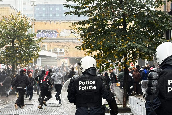 Une manifestation syndicale contre les coupes budgétaires perturbée par des violences à Bruxelles
