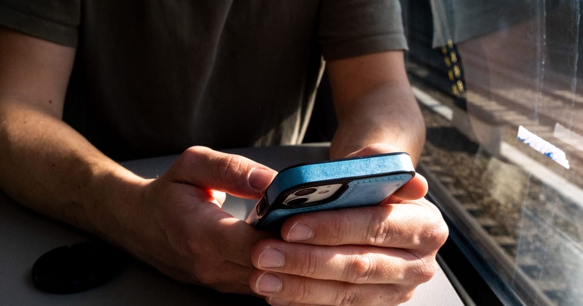 Une opération de cybersurveillance israélienne expose des millions de téléphones via des publicités en ligne, révèlent des chercheurs