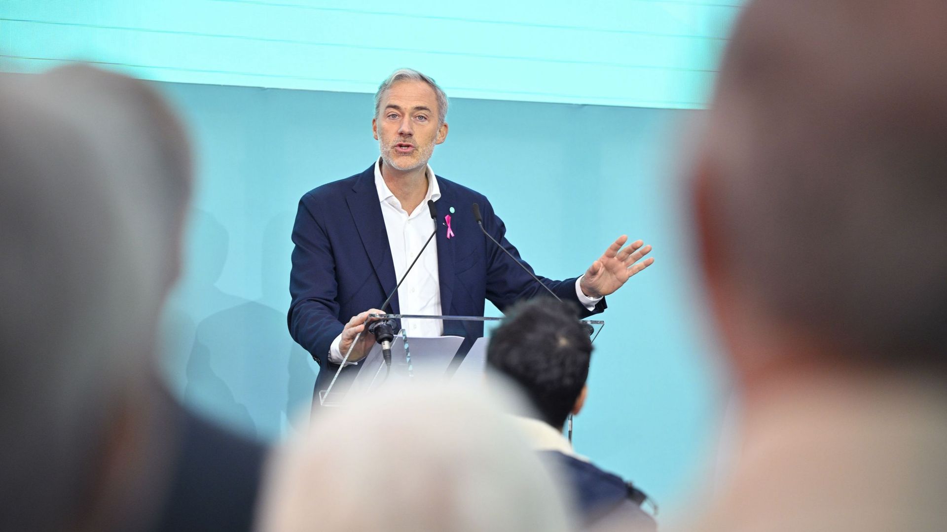 Yvan Verougstraete souligne l'importance de la transparence lors des négociations budgétaires avec les syndicats