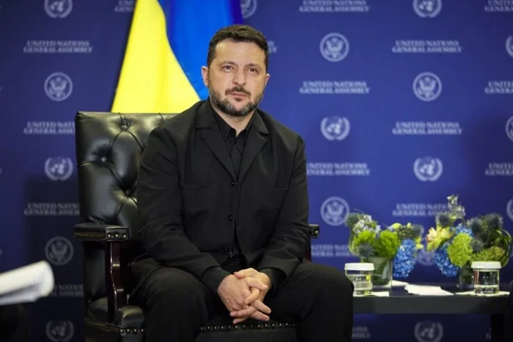Zelensky accepte de suspendre les frappes sur les installations énergétiques russes en échange de l'extension de Starlink en Russie
