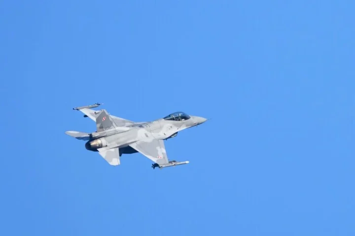 Zelensky discute des capacités de défense aérienne et des F-16 avec le président finlandais